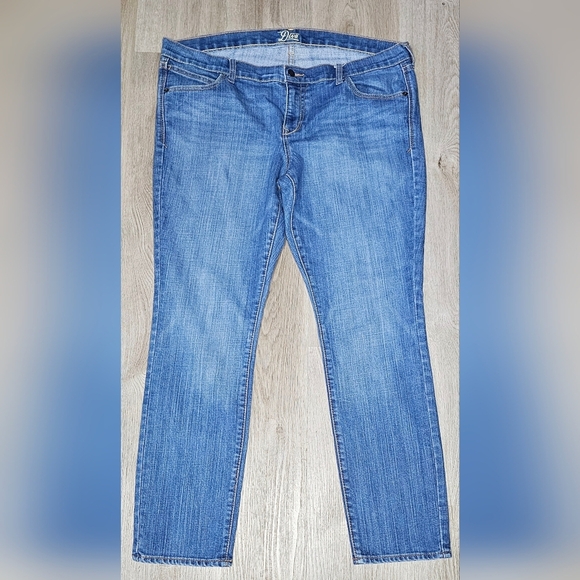 Size 18 Old Navy Regular Fit Jeans - Picture 1 of 5
